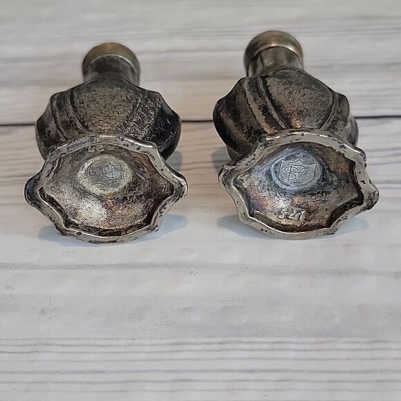 Vintage victorian style pedastal salt and pepper shakers - Picture 6 of 10